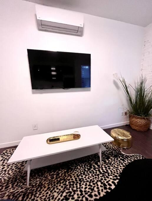 Immaculate 1 Bedroom 1 Bth Pullout Couch Art Deco Inspired Philadelphia Exterior foto